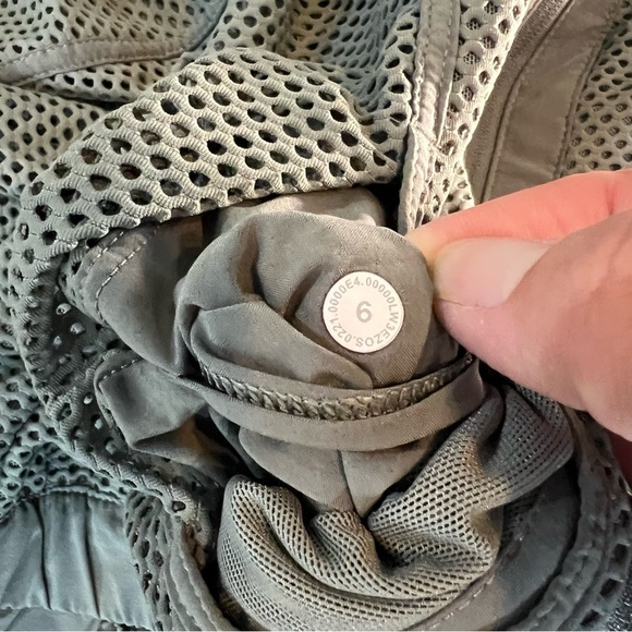 Lululemon Relaxed Fit Mesh Jacket Grey Sage / Size 6 - Picture 9 of 9